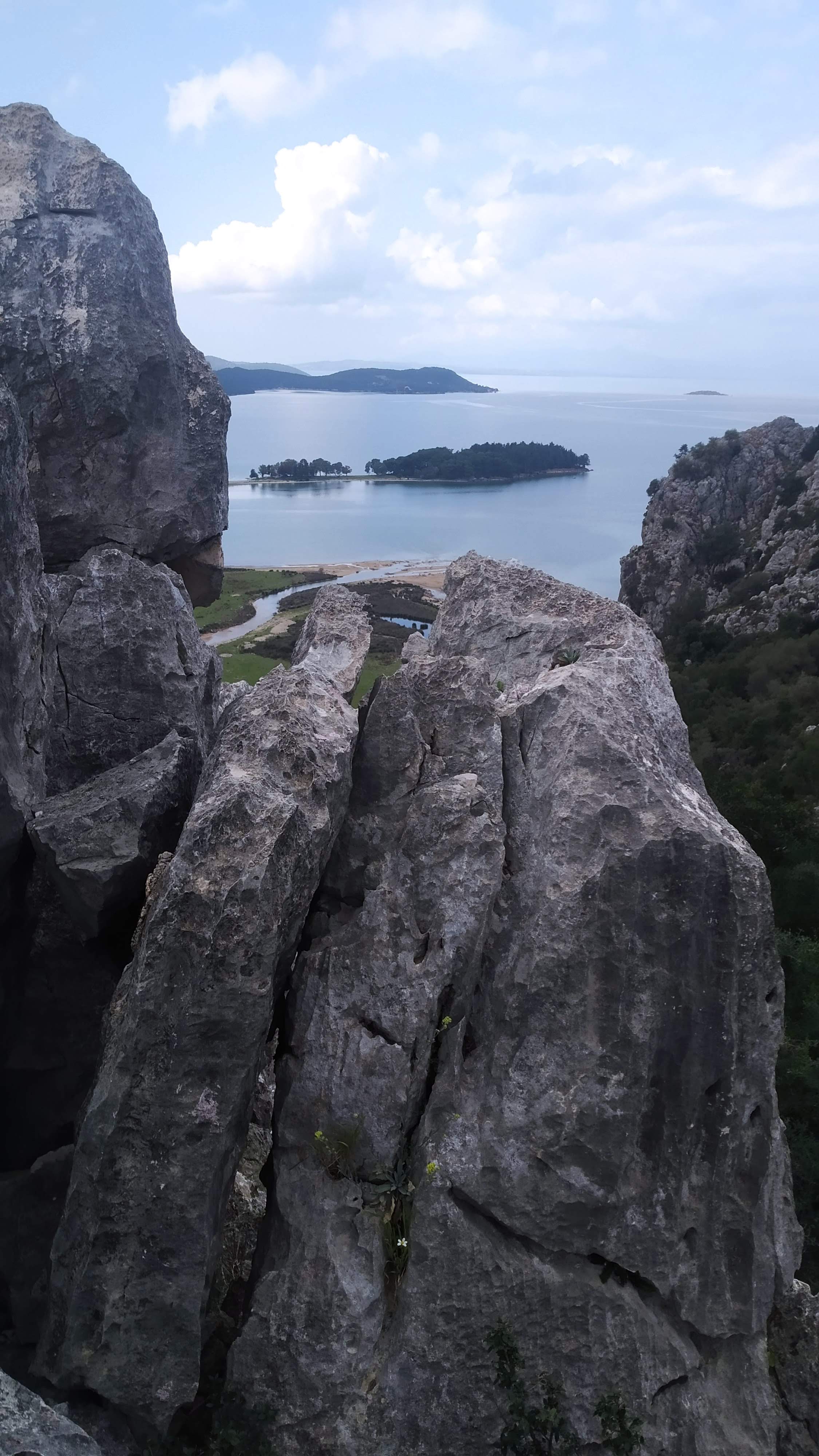 Η αυθεντική θέα από τους βράχους της Βόνιτσας